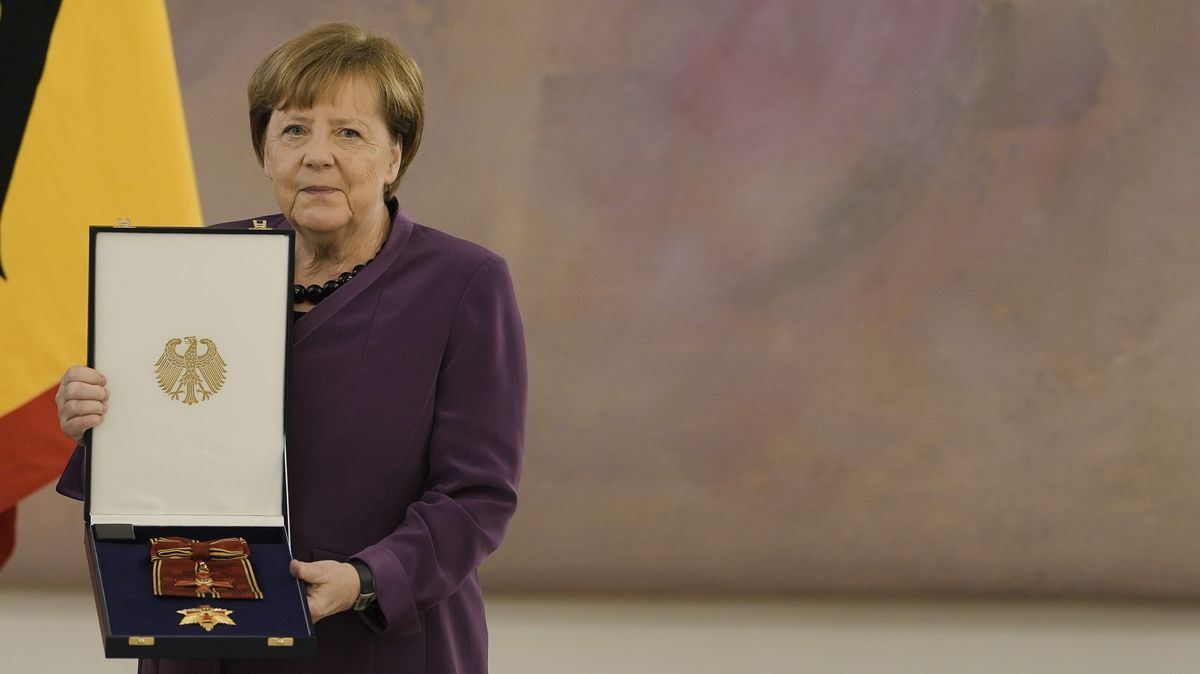 Vlastní strana Angely Merkelové zpochybňuje její vhodnost pro řád